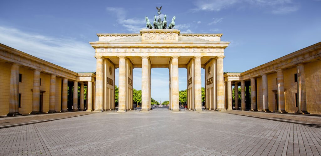 brandenburg gates- coffee shops berlin - art cafes berlin - go joe bean